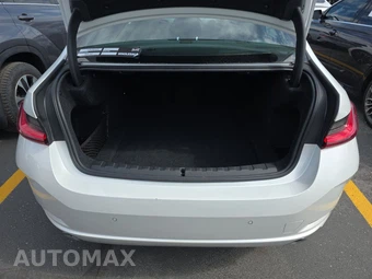 2025 BMW 3 Series Sedan 330i xDrive - miniatura 17