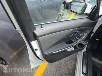 2025 BMW 3 Series Sedan 330i xDrive - miniatura 9