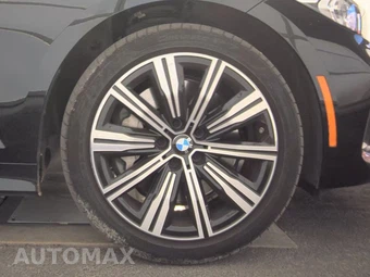 2025 BMW 3 Series Sedan 330i xDrive - miniatura 10