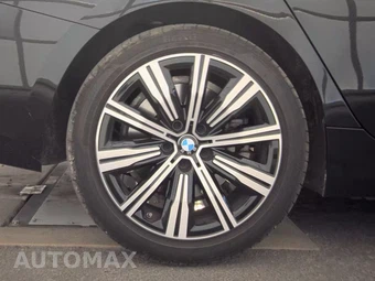 2025 BMW 3 Series Sedan 330i xDrive - miniatura 11