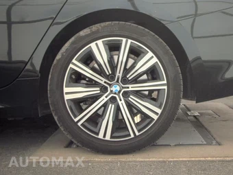 2025 BMW 3 Series Sedan 330i xDrive - miniatura 12