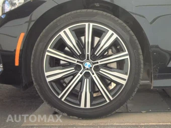 2025 BMW 3 Series Sedan 330i xDrive - miniatura 9