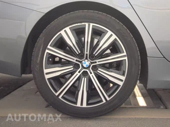 2025 BMW 3 Series Sedan 330i xDrive - miniatura 11