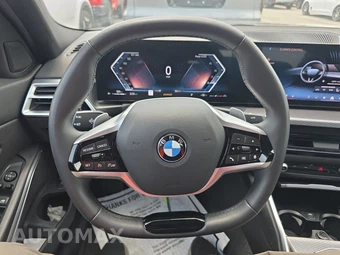 2025 BMW 3 Series Sedan 330i xDrive - miniatura 16