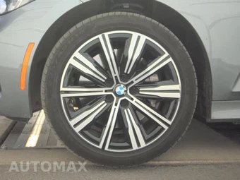2025 BMW 3 Series Sedan 330i xDrive - miniatura 9