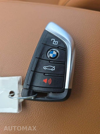 2025 BMW 3 Series Sedan 330i xDrive - miniatura 5