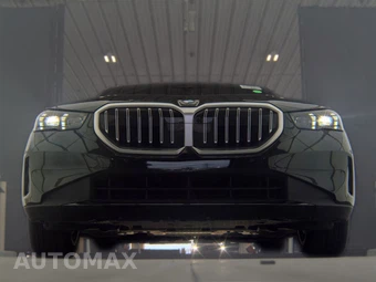 2025 BMW 5 Series Sedan 530i - miniatura 3