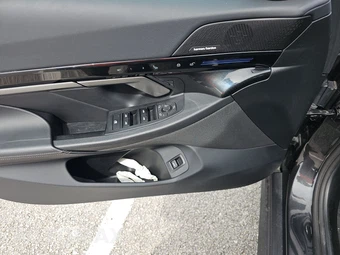 2025 BMW 5 Series Sedan 530i - miniatura 15