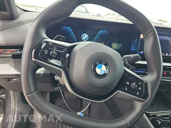 2025 BMW 5 Series Sedan 530i - miniatura 16