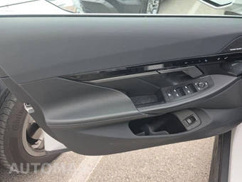 2025 BMW 5 Series Sedan 530i - miniatura 15