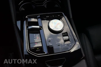 2025 BMW 5 Series Sedan 530i - miniatura 12