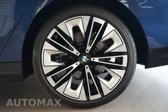 2025 BMW 5 Series Sedan 530i - miniatura 25