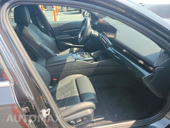 2025 BMW 5 Series Sedan 530i - miniatura 14