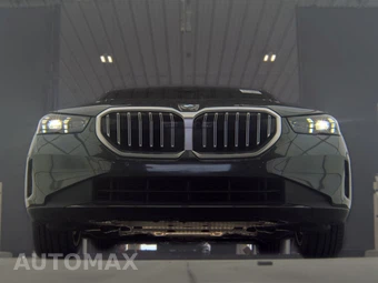 2025 BMW 5 Series Sedan 530i - miniatura 3