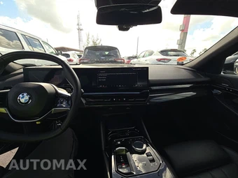2025 BMW 5 Series Sedan 530i - miniatura 17