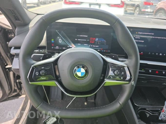 2025 BMW 5 Series Sedan 530i - miniatura 16