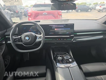 2025 BMW 5 Series Sedan 530i - miniatura 11
