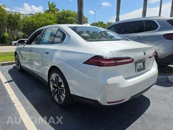 2025 BMW 5 Series Sedan 530i - miniatura 2