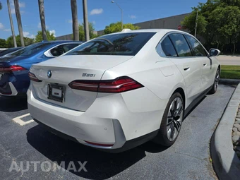 2025 BMW 5 Series Sedan 530i - miniatura 3