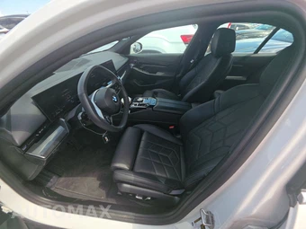 2025 BMW 5 Series Sedan 530i - miniatura 13