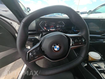 2025 BMW 5 Series Sedan 530i - miniatura 16