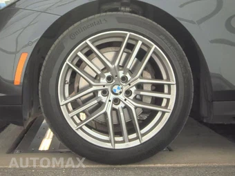 2025 BMW 5 Series Sedan 530i - miniatura 9