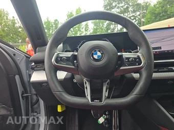 2025 BMW 5 Series Sedan 530i xDrive M SPORT LINE - miniatura 10