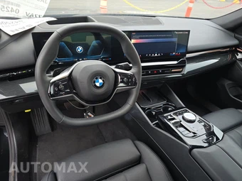 2025 BMW 5 Series Sedan 530i xDrive - miniatura 11