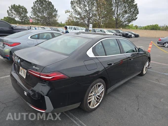 2025 BMW 5 Series Sedan 530i xDrive - miniatura 4