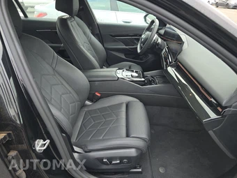 2025 BMW 5 Series Sedan 530i xDrive - miniatura 8