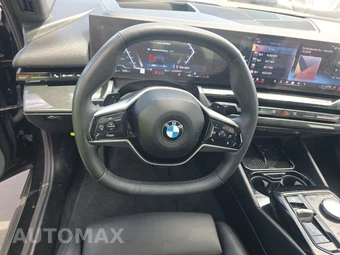 2025 BMW 5 Series Sedan 530i xDrive - miniatura 10