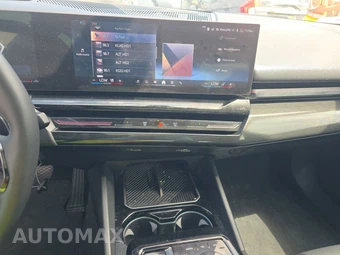 2025 BMW 5 Series Sedan 530i xDrive - miniatura 11