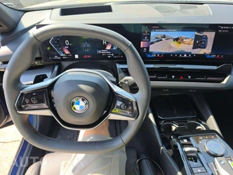 2025 BMW 5 Series Sedan 530i xDrive - miniatura 10