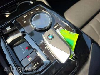 2025 BMW 5 Series Sedan 530i xDrive - miniatura 8