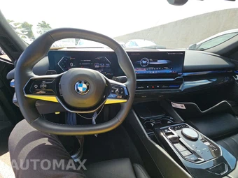 2025 BMW 5 Series Sedan 530i xDrive - miniatura 11