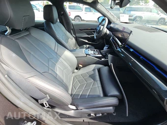 2025 BMW 5 Series Sedan 530i xDrive - miniatura 8