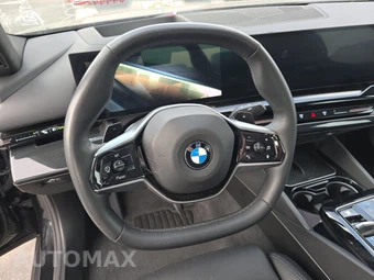 2025 BMW 5 Series Sedan 530i xDrive - miniatura 10