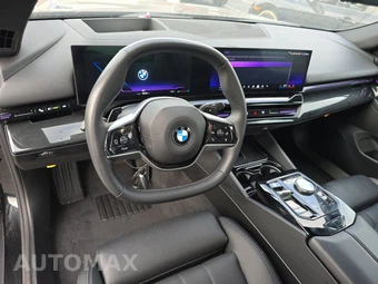 2025 BMW 5 Series Sedan 530i xDrive - miniatura 11