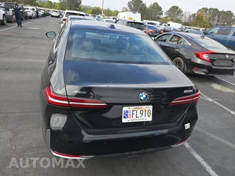 2025 BMW 5 Series Sedan 530i xDrive - miniatura 5