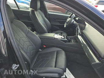 2025 BMW 5 Series Sedan 530i xDrive - miniatura 8