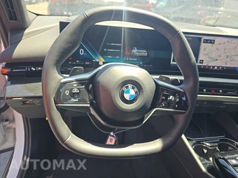2025 BMW 5 Series Sedan 530i xDrive - miniatura 10