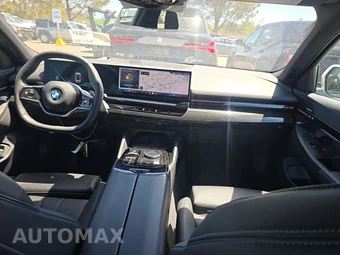 2025 BMW 5 Series Sedan 530i xDrive - miniatura 11