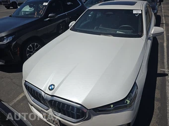 2025 BMW 5 Series Sedan 530i xDrive - miniatura 2