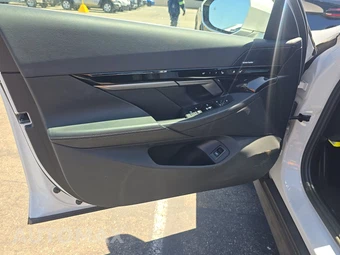2025 BMW 5 Series Sedan 530i xDrive - miniatura 9
