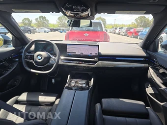 2025 BMW 5 Series Sedan 530i xDrive - miniatura 11