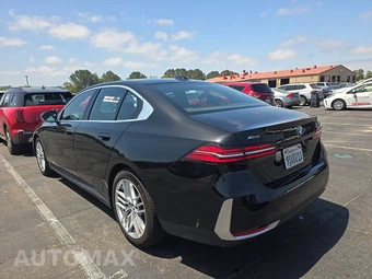 2025 BMW 5 Series Sedan 530i xDrive - miniatura 6