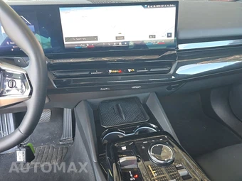 2025 BMW 5 Series Sedan 530i xDrive - miniatura 11