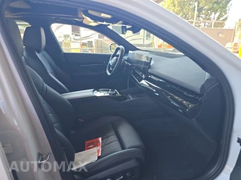 2025 BMW 5 Series Sedan 530i xDrive - miniatura 8