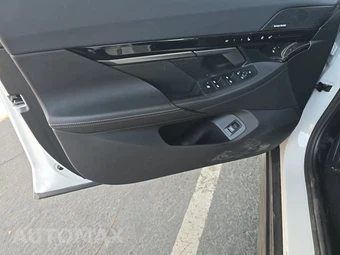 2025 BMW 5 Series Sedan 530i xDrive - miniatura 9