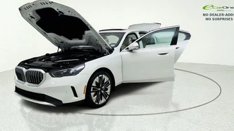 2025 BMW 5 Series Sedan 540i xDrive - miniatura 10